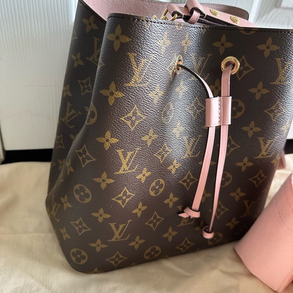 Louis Vuitton Neonoe - Picture 3 of 15